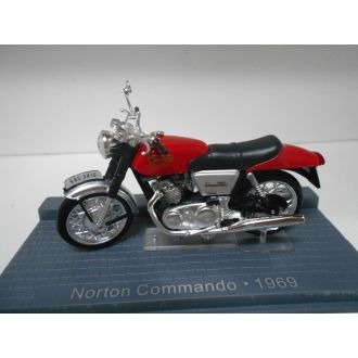 Norton Commando , vm. 1969, punainen